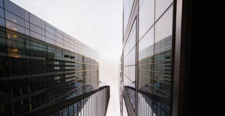 Для чего нужно бронирование стекла пленкой: преимущества и особенности