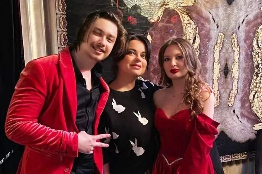 Невестка Королевой показала лицо после операции по наращиванию кости на челюсти